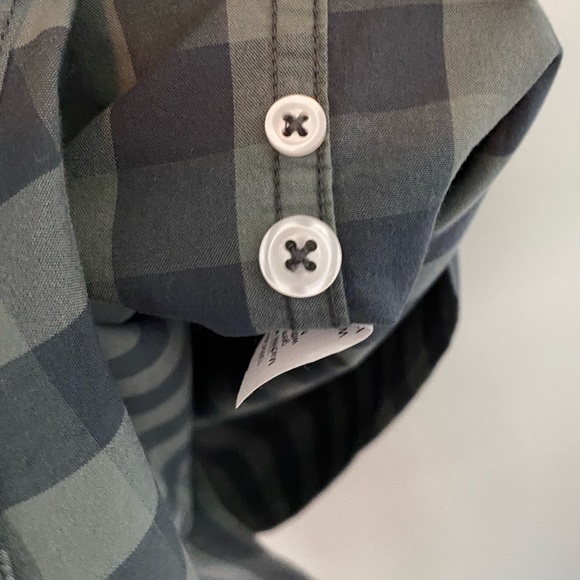 J Crew XL button down, Slim cut, green check, great shape with very little wear - Picture 6 of 7
